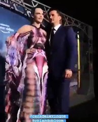 بالفيديو كارا ديليفين تخرج عن المألوف في Carnival Row