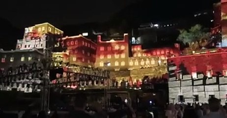 منطقة عسير السعودية تستقبل السوّاح للاحتفال بموسم السودة!