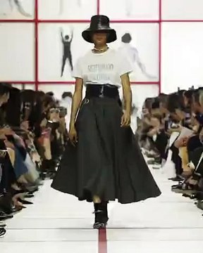 منصّات الموضة تأخذ النسوية على محمل الجدّ.. وديور تؤكّد Sisterhood is Global