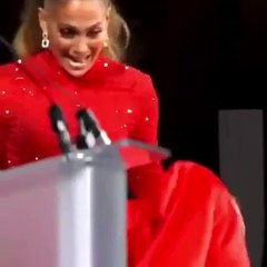 دروسٌ في الموضة ننقلها لك من النجمات لإطلالةٍ لا تقلّ جاذبية وأناقة