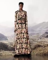 تعاون MatchesFashion وPaco Rabanne يضع هذه الحقيبة الأيقونية على قائمة التسوق