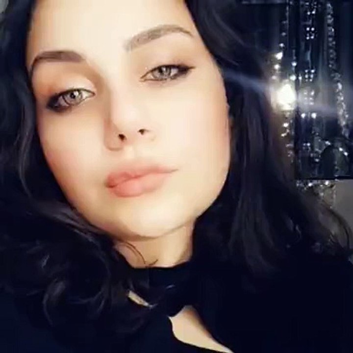 بين المكياج الناعم والريترو، شبه كبير بين هيفاء وهبي وابنتها!