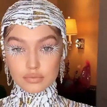 بين جيجي حديد وليدي غاغا، أيّ رموشٍ هي الأجمل؟