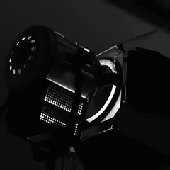 سان لوران تنجح في ضم النجم المُنعزل كيانو ريفز لحملتها الدعائية