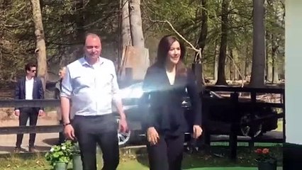الملكة ليتيزيا والأميرة ماري تكسران الصورة النمطية للبذلات