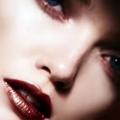 بالخطوات والمستحضرات نكشف لكِ تقنيّات مكياج تشارليز ثيرون من ديور