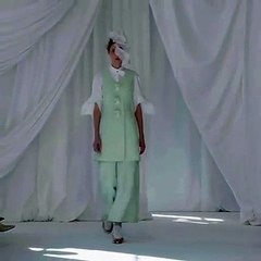 تصاميم Delpozo لخريف 2019 ترافق إطلالاتكِ طوال اليوم بالرغم من طابعها الفني!