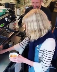 نصيحة ناعومي واتس لجمالكِ في الخمسين أسهل ما يُمكن