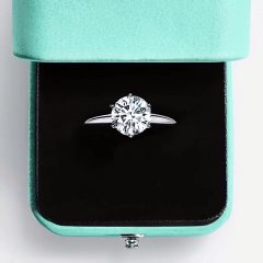 اكتشفي المواصفات الثلاث المميّزة في خاتم الخطوبة الجديد Tiffany True!