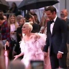 اكتشفي من احتلّ المرتبة الأولى كأقوى منسّق أزياء في العالم