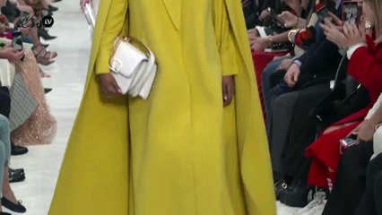 شاهدي كيف طغت أجواء الشعر والفن على عرض Valentino