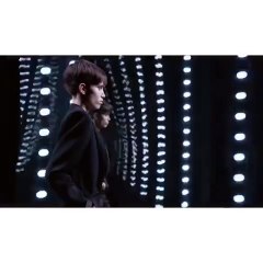 توم بيشو يأتيك بخطوات مكياج Saint Laurent: آيلاينر غرافيكي غير مألوف!