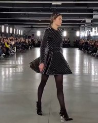 "ممنوع الاقتراب" شعار ترفعه المرأة في تصاميم بالمان لخريف 2019