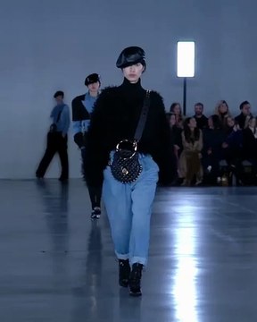 أغرب وأجرأ تصاميم الأحذية والشنط من أسبوع الموضة.. فهل ستعتمدينها؟