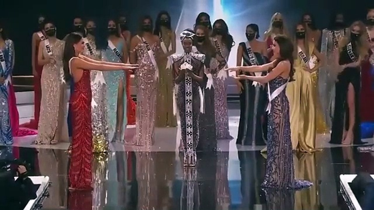 تعرّفي إلى تفاصيل تاج ملكة جمال الكون من تصميم دار معوّض اللبنانية