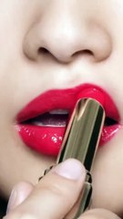 اختيارنا لأفضل مستحضرات أحمر الشفاه من غيرلان، طبيعي 100 بالمئة وقوامه مترف
