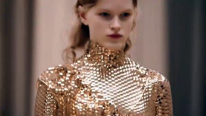 رسالة حبٍّ من بيربيري للسيدات احتفاءً بأنوثتهن التي لا تُضاهى في تشكيلة شتاء 2021