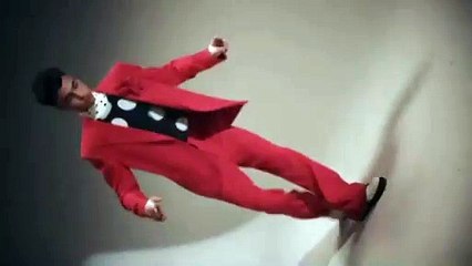 مجموعة Prabal Gurung خريف 2021، مليئة بالمعاني ونابضة بالفرح والحياة