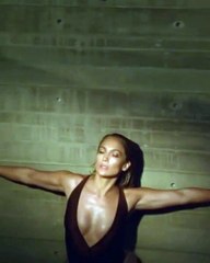 علامة JLo Beauty لجينيفر لوبيز في طريقها إلينا