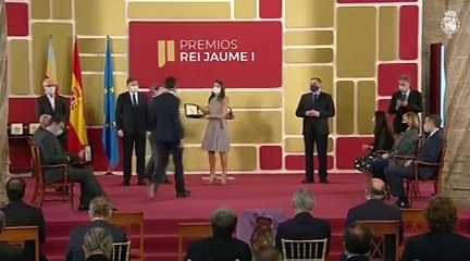 الملكة ليتيزيا تتجنب الإطلالات الجديدة