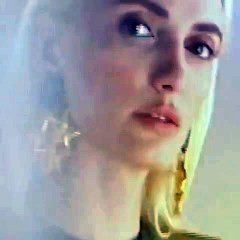 مجموعة تيمبرلي لندن لصيف 2021 تستوحي تفاصيلها من أناقة الستينيات