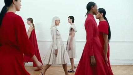 الموضة الشمولية تفرض نفسها على مجموعة إميليا ويكستيد الجديدة