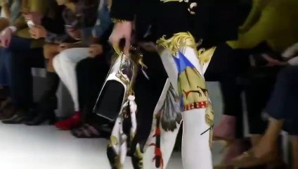 قبل زحمة أسابيع الموضة: نتذكّر أجمل وأقوى العروض التي لن يحدث مثلها أبداً