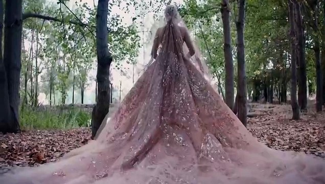 من إيلي صعب إلى بيروت، رسالة أمل وحب ودعوة للاحتفال