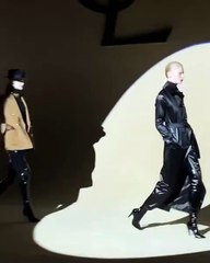 استعدّي لإطلالات شتوية بالجزمات حتى منطقة الركبة بأسلوب أفخم الماركات