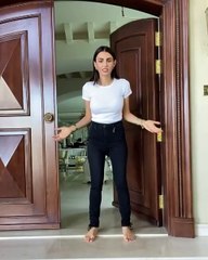 اعتمدي الستايل البحري مع التقليمات الملونة على طريقة البلوغرز العربيات