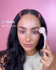 اكتشفي إن كنتِ تجرُئين على تطبيق الظلال الصفراء مثل النجمات