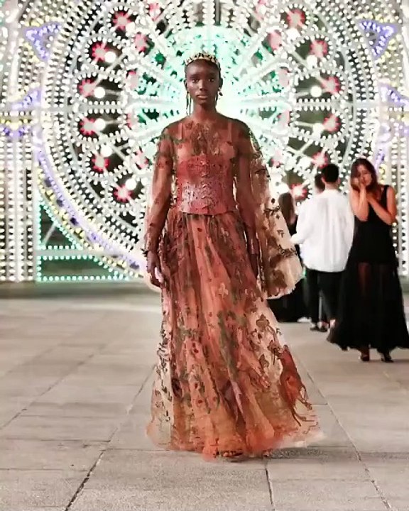 في أهم حدث للموضة بعد الإغلاق، ديور تكشف عن أرشيفها الأيقوني ومجوهراتها الراقية في شنغهاي