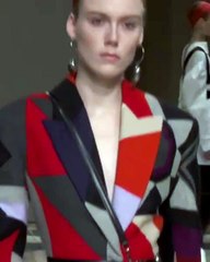 الأكسسوارات الفضّية ومجوهرات اللؤلؤ لإطلالة مغايرة في شتاء 2020