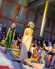 قميص البولو يفرض نفسه هذا الصيف وبيلا حديد من أشدّ المعجبين به