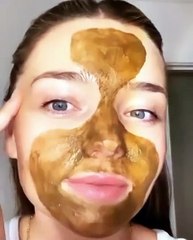 د. يونيسيوك: روتين العناية الصيفية بالبشرة يبدأ مع الماسك والتقشير والفيتامينات