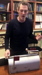 خطوات اختيار جاكلين كينيدي لإطلالاتها، وقطع غامضة من لحظة الاغتيال في مزاد خاص