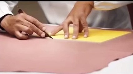 كوني السبّاقة في تبنّي صيحة الشنط ذات الجلود غير اللمّاعة من ديور