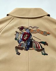 لكلّ مكان ترافقكِ حقيبة كانفاس جديدة من بيربيري