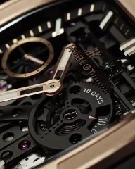 ساعة Hublot الجديدة تمنحك التفاؤل في هذه الأيام العصيبة
