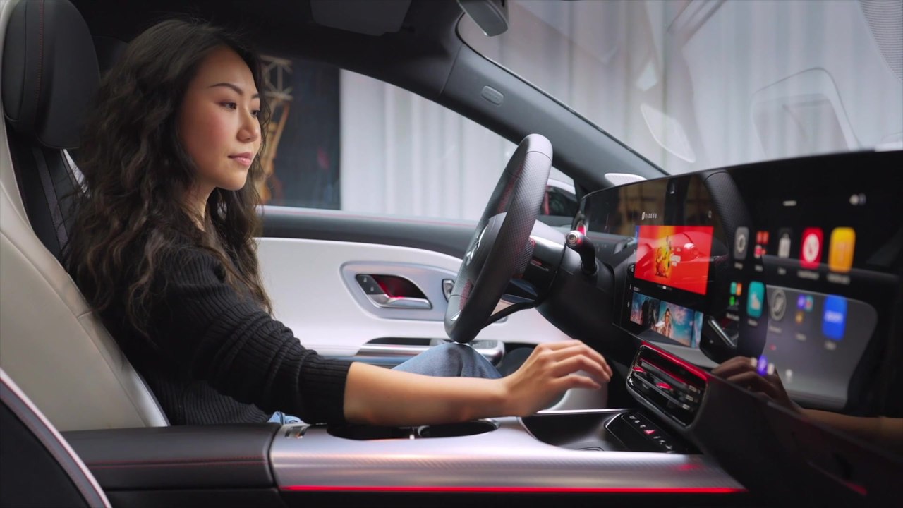 Der neue Mercedes-Benz CLA - Individuelles Entertainment für den Frontpassagier