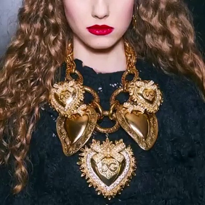 اخترنا توليفة مُثيرة من تناقض زهر البرتقال والفانيلا السوداء في عطر دولتشي أند غابانا