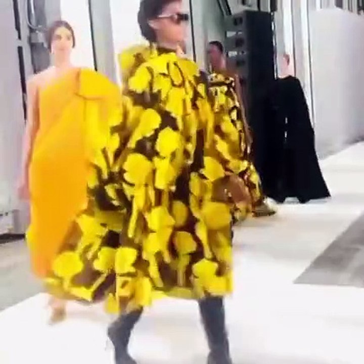 ويس غوردون عاشقٌ للألوان في عرض كارولينا هيريرا...