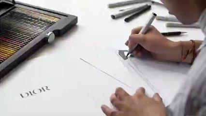 بعد 73 عاماً Bar Jacket من ديور قطعةٌ أيقونية خالدة