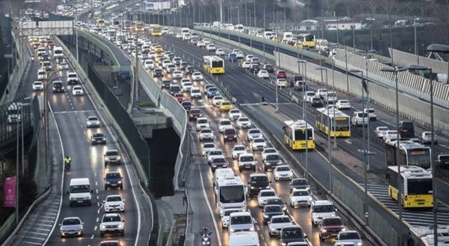 İstanbul'da eğitim öğretim yılı ikinci ara tatil sonrası trafik yoğunluğu