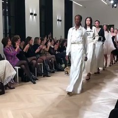 شانيل تضع لمساتٍ باروكية في شنطها وأكسسواراتها لعرض Metiers D'art 2020