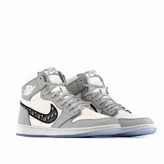 حذاء Air Dior ينقل الموضة الفاخرة إلى الصيحات الرياضية