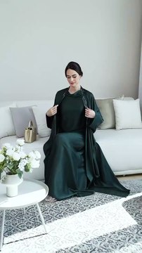 عبايات الساتان والأورغنزا من Effa، أناقة راقية بألوان الأزهار لكل مناسبات رمضان