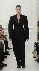 جرأة الثمانينيات ورومانسية الخمسينيات في أسبوع باريس للموضة خريف وشتاء 2025