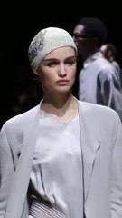 عودة جورجيو أرماني المبهرة إلى نيويورك: احتفال بالجمال وتطور الموضة في مجموعة ربيع وصيف 2025