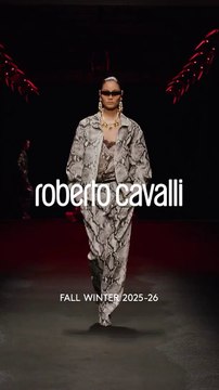 نقشة جلد الحيوانات تكتسح منصات عروض خريف وشتاء 2025-26